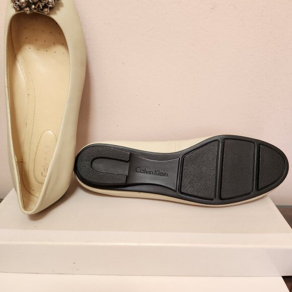 Calvin Klein - Picture 2 of 2